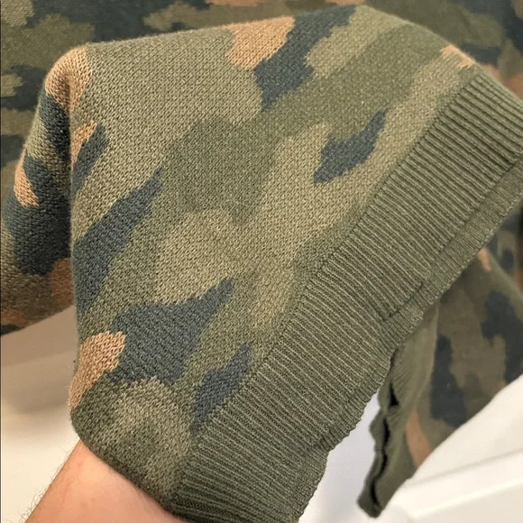 NY & Company Green Camo Knit Boat Neck Top Medium NWT - Picture 4 of 6